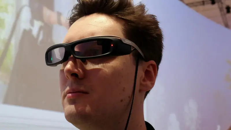 Sony Perkenalkan Kacamata Pintar Pesaing Google Glass