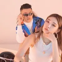 Memperluas karirnya di kancah internasional, Chungha pun merilis lagu terbaru kolaborasinya bersama Rapper asal Indonesia, Rich Brian yang berjudul 'These Nights' pada Kamis (3/10). (Liputan6.com/IG/@chungha_official)