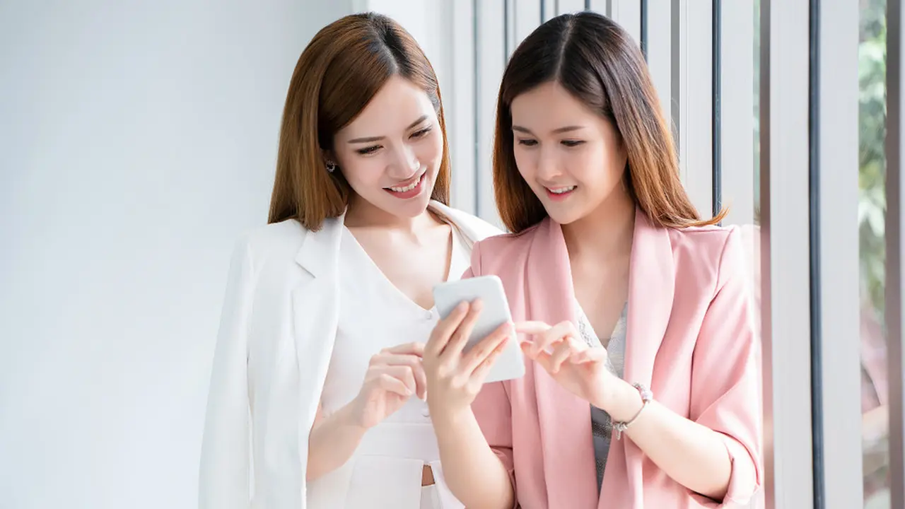 Tips Tampil Cantik Luar Dalam Saat Kembali WFO, Biar Makin Percaya Diri dan On Point