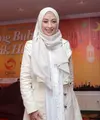 Berbagai cara orangtua memberikan pendidikan pada anak-anaknya. Termasuk pemeran Annisa Trihapsari. Sebagai seorang ibu, ia dengan sabar dalam mendidik buah hatinya. (Andy Masela/Bintang.com)
