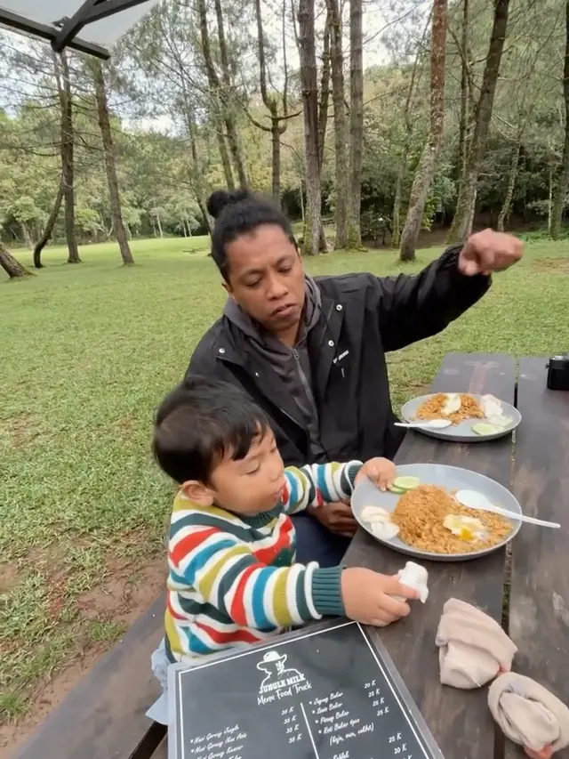 Potret Indah Permatasari dan Arie Kriting Healing di Hutan. (instagram/indahpermatas)