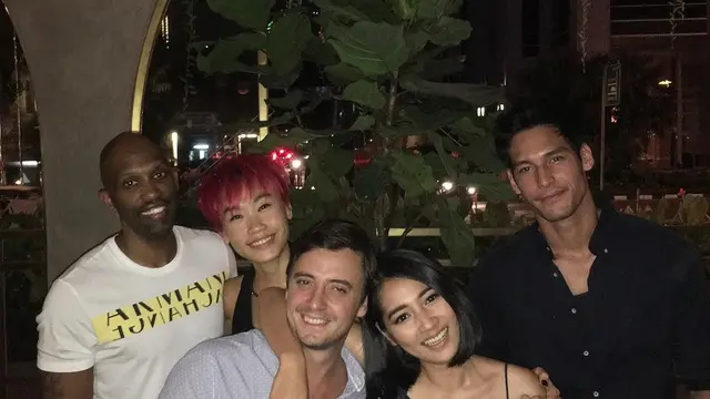 Momen Kemesraan Niken Anjani dan Pacar Bulenya yang Selalu Romantis Abis
