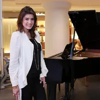 Tujuh tahun sudah pemeran film Ayat-ayat Cinta Carissa Putri melakukan olahraga yoga. Dari sebelum menikah hingga kini, telah memiliki seorang anak. (Deki Prayoga/Bintang.com)