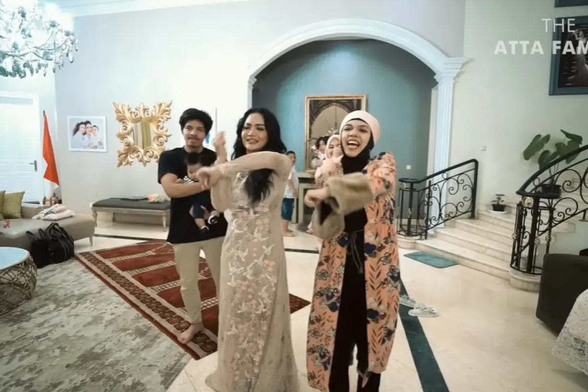 [Fimela] Krisdayanti dan Lenggogeni Faruk