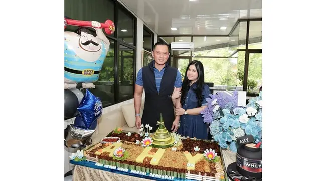 Didiagnosa Terkena DBD, Ini 6 Potret Kejutan Ultah Agus Yudhoyono di Rumah Sakit
