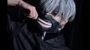 Salah satu kostum keren ditunjukkan Yang Yang. Ia memerankan karakter Kaneki Ken dari anime Tokyo Ghoul. (Instagram @nct)