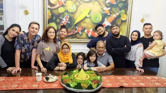 Nilla Rosita Ibunda Ussy Sulistyawati Meninggal Dunia (credit: https://www.instagram.com/ussypratama/)