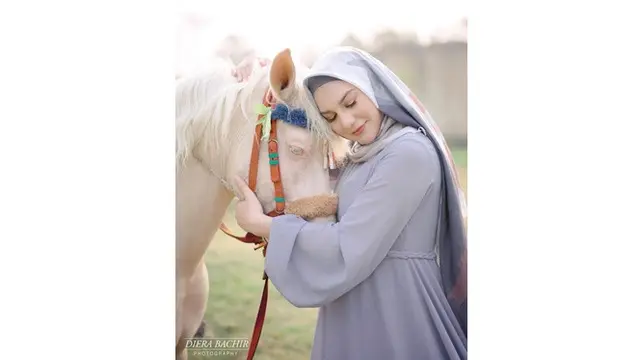 Mantap Berhijab, Ini 6 Potret Penampilan Terbaru Irish Bella