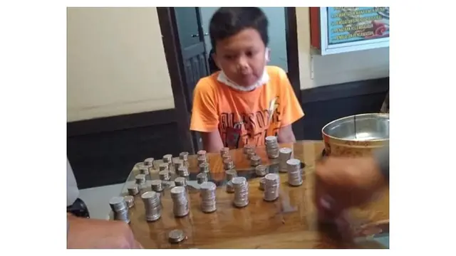 Viral Bocah Sumbang Uang Koin Tabungan untuk Beli APD, Bikin Terenyuh
