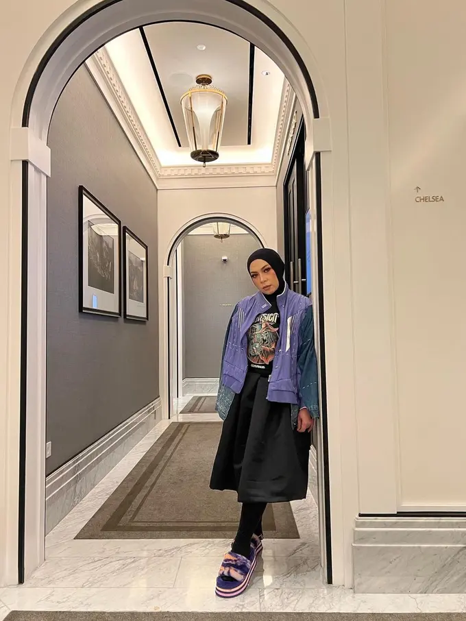 Turun Size dari XXL ke XS, 6 Gaya Terkini Melly Goeslaw Sukses Bikin Pangling
