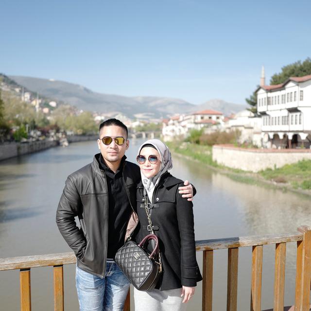 Karunia Putripari Cendana atau Uni Putri bersama Detri Warmanto. (Foto: Instagram @uniputri)