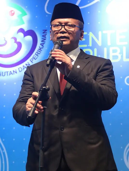 Edhy Prabowo menyampaikan sambutan pada acara serah terima jabatan (Sertijab) Menteri Kelautan dan Perikanan di Kantor KKP, Jakarta, Rabu (23/10/2019). Edhy Prabowo menggantikan Susi Pudjiastuti pada Kabinet Indonesia Maju periode 2019-2024. (Liputan6.com/Herman Zakharia)