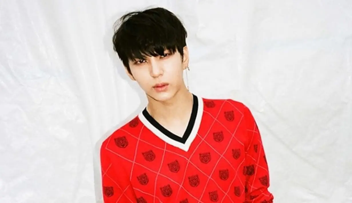 Leo VIXX adalah satu idol yang gemar bermain sepak bola. Bahkan ia sempat ikut tim sepak bola nasional junior Korea Selatan pada 2004-2007. (Foto: Soompi.com)