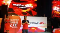 Presiden Direktur PT Smartfren Telecom Merza Fachys (tengah) memberi sambutan tentang layanan VoLTE Smartfren di Jakarta, Jumat (19/2/2016). Liputan6.com/Agustin Setyo Wardani