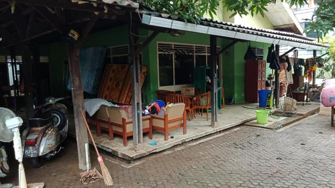 Suasana salah satu rumah korban banjir di Villa Taman Kartni Bekasi. (Liputan6.com/Fachrur Rozi)