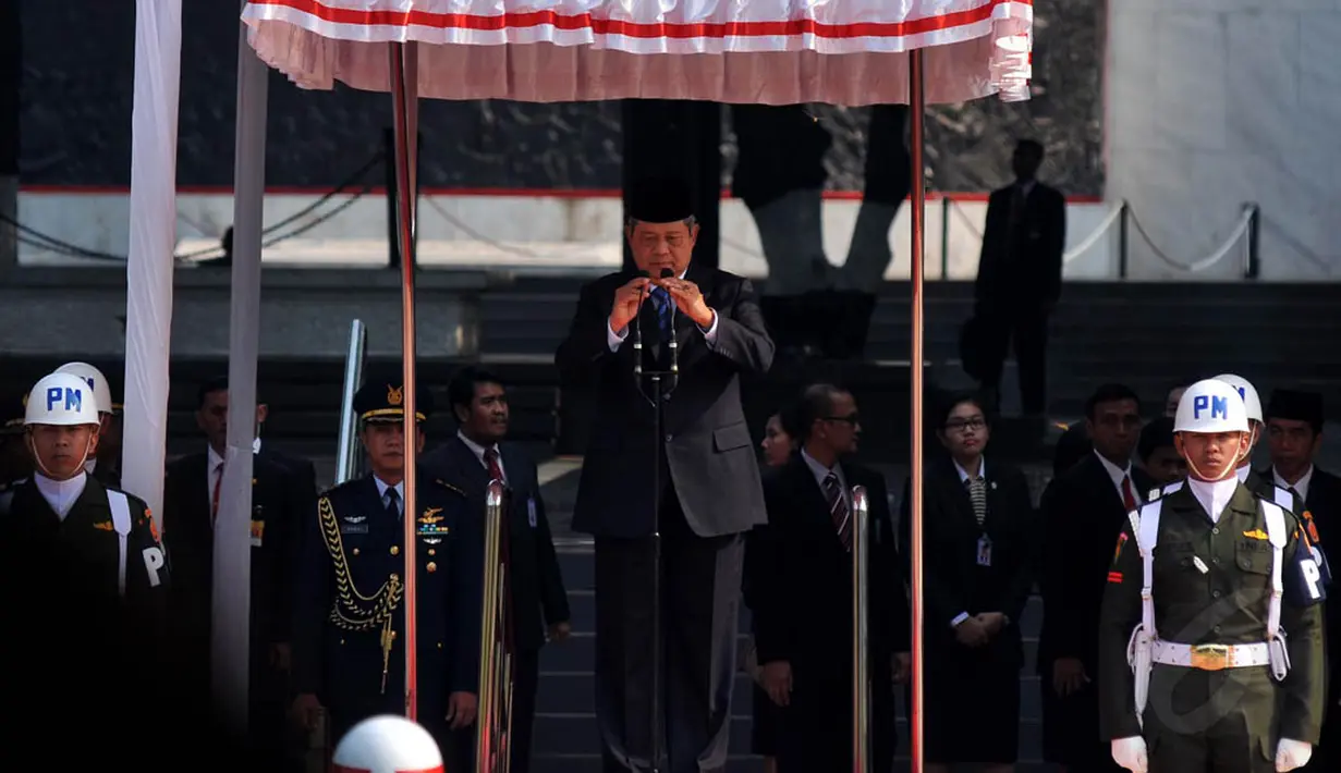 Presiden SBY tampak gagah dan berwibawa pada peringatan Hari Kesaktian Pancasila di Monumen Lubang Buaya, Jakarta, (1/10/14). (Liputan6.com/Johan Tallo)