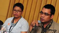 Priharsa Nugraha (kanan) memberikan penjelasan saat jumpa pers di Gedung KPK, Jakarta, Rabu (2/3). Sebelum ditetapkan sebagai tersangka, Budi sempat mengembalikan uang suap sebesar 305.000 dollar Singapura yang diterimanya. (Liputan6.com/Helmi Afandi)