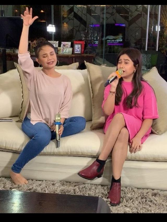 Brisia Jodie pakai baju pink (Foto: Instagram brisiajodie96)