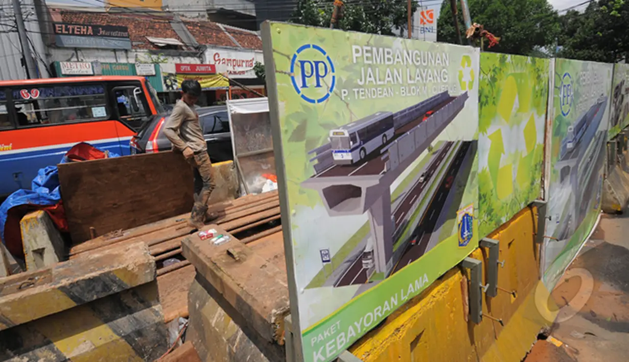 Pembangunan jalan layang non tol  untuk Transjakarta koridor XIII (Ciledug–Blok M) siap dimulai pengerjaan fisiknya pada April 2015, Jakarta, Sabtu (15/2/2015). (Liputan6.com/Herman Zakharia)