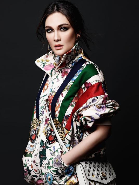 FOTO: Gaya Luna Maya dengan Makeup Tebal dalam Berbagai ...
