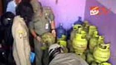 Selain tabung gas, petugas juga mendapatkan selang dan regulator yang tak sesuai SNI. Belum ada sanksi untuk para pedagang. 