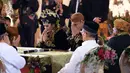 Putri Presiden Jokowi, Kahiyang Ayu dan Bobby Nasution berdoa setelah melaksanakan ijab kabul di Gedung Graha Saba, Sumber, Solo, Jawa Tengah, Rabu (8/11). (Liputan6.com/Pool/Jimboengphoto)