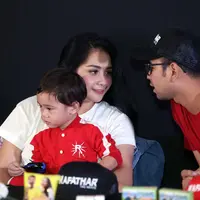 Sebagai sebuah kenangan saat anaknya besar nanti. Itulah film Rafathar Movie digarap oleh pasangan Raffi Ahmad dan Nagita Slavina. Harapannya, saat sudah besar anaknya bisa melihat karya orang tuanya. (Nurwahyunan/Bintang.com)