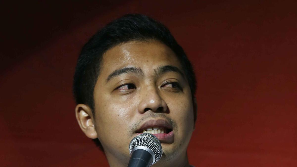 Lirik Lagu Tanpa Batas Waktu Ade Govinda Feat Fadly