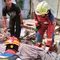 Petugas Gulkarmat Jakarta Timur saat mengevakuasi korban bangunan roboh di Kramat Jati, Jakarta Timur. (Dok. Istimewa)
