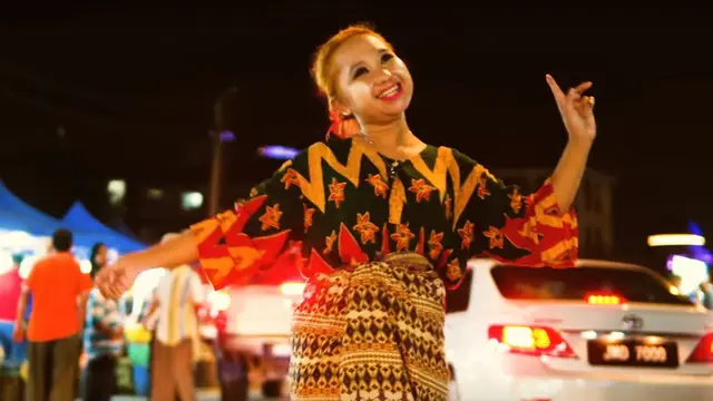 Masih Ingat Lagu Tak Tun Tuang? Ini 6 Potret Terbaru Upiak yang Kini Berhijab