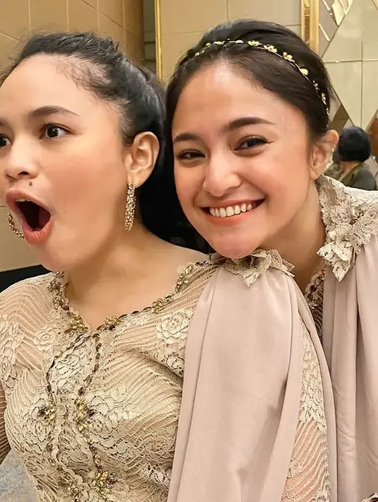 Banyak netizen yang berkomentar bahwa Marshanda dan Alyssa sangat mirip, bahkan seperti saudara kembar. Keduanya memang memiliki paras yang cantik dan beberapa fitur wajah yang hampir identik. Kesamaan tersebut semakin memperkuat kesan kedekatan di antara mereka. (Liputan6.com/IG/@marshanda99)