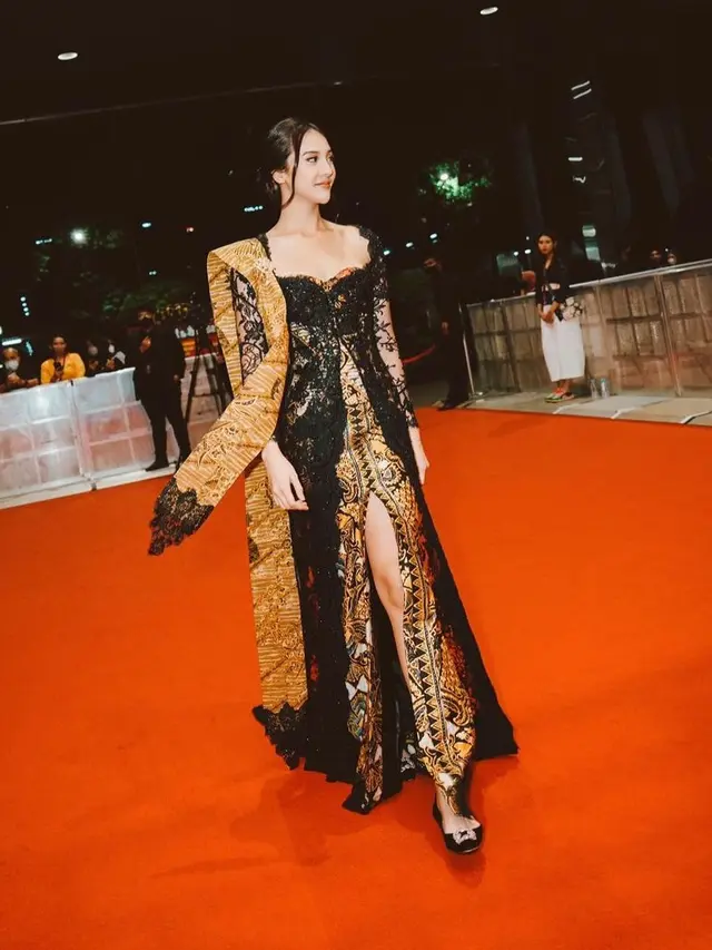 Anya Geraldine di red carpet FFI 2022. (Instagram/anyageraldine)