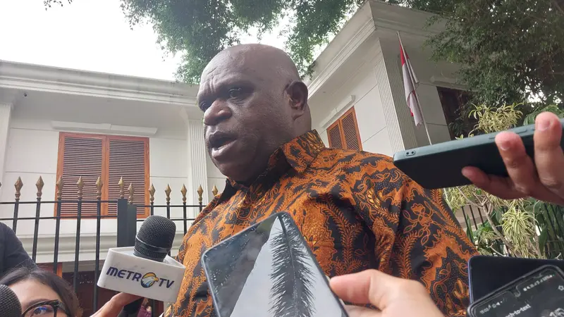 Pegiat HAM asal Papua Natalius Pigai