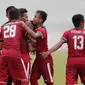 Para pemain Indonesia merayakan gol yang dicetak oleh Septian David Maulana ke gawang Myanmar pada Laga Sea Games 2017 di Stadion MPS, Selangor, Selasa (29/8/2017). Indonesia menang 3-1 atas Myanmar. (Bola.com/Vitalis Yogi Trisna)