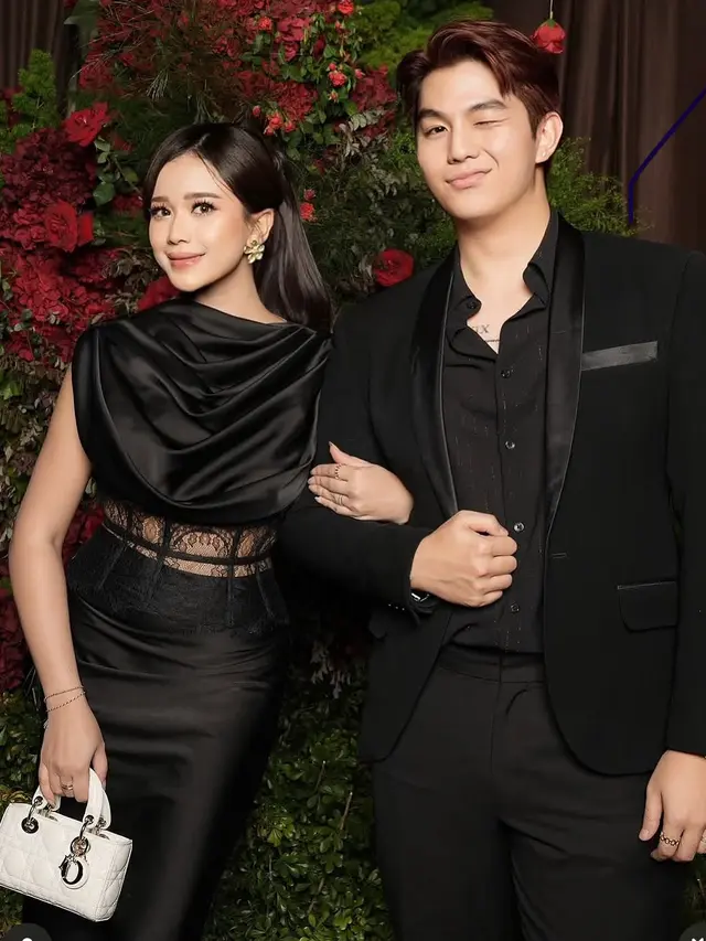 Pasangan artis saat Kondangan El Rumi dan Syifa Hadju