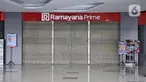 Kondisi gerai Ramayana yang tutup di City Plaza Depok, Rabu (8/4/2020). Ramayana Departement Store menutup operasionalnya di City Plaza Depok, dimana 87 karyawan terkena pemutusan hubungan kerja (PHK) lantaran wabah virus corona telah menyebabkan omzet penjualan menurun. (merdeka.com/Iqbal Nugroho)