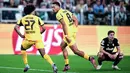 Laga penuh drama ini menghadirkan delapan gol yang semuanya tercipta di babak kedua. Dortmund sempat tiga kali unggul berkat kontribusi Karim Adeyemi, Felix Nmecha, Yan Couto, dan penalti Rami Bensebaini. (Marco Alpozzi/LaPresse via AP)