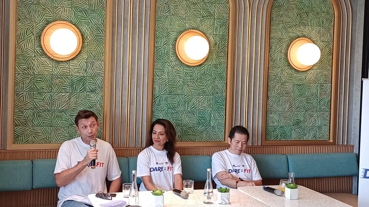 Presiden Direktur AXA Insurance Indonesia Laurent Bourson di sela acara Dare to be Fit yang digelar AXA Mandiri dan AXA di Senayan Park, Jakarta, Sabtu (21/10/2023). (Maulandy/Liputan6.com)
