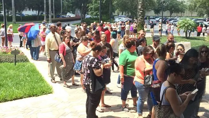 Bantu Korban Penembakan Orlando, Ratusan Warga Antre Donor Darah