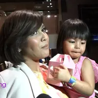 Dalam proses cerai, Denada fokus merawat putrinya Shakira Aurum. Bahkan Denada, belum mengizinkan anaknya masuk ke sekolah bermain, ia lebih senang mengajarkan si buah hati di rumah dengannya.  