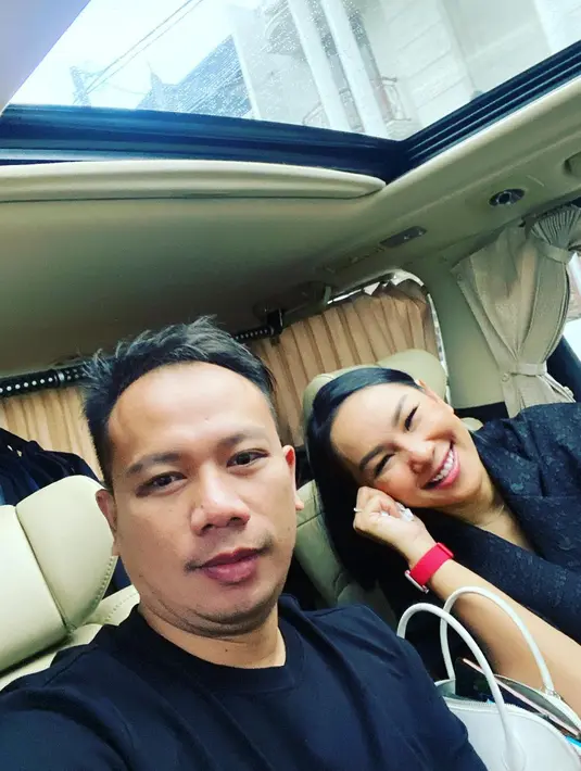 "Kalo yang kedua kebetulan berbarengan dengan salah satu HUT stasiun TV, hahaha. biasa lah ya (TV) yang di kuningan, masak aer (ANTV). Semua udah meeting, Alhamdulillah rejeki," kata Vicky Prasetyo di kediamannya di Bekasi, Selasa (16/2/2021). (Instagram/vickyprasetyo777)