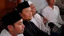 Mantan Ketua MPR Hidayat Nur Wahid tampak menghadiri acara salat jenazah di masjid dekat rumah Olga di kawasan Duren Sawit, Jakarta, Sabtu (28/3/2015). (Liputan6.com/Faisal R Syam)