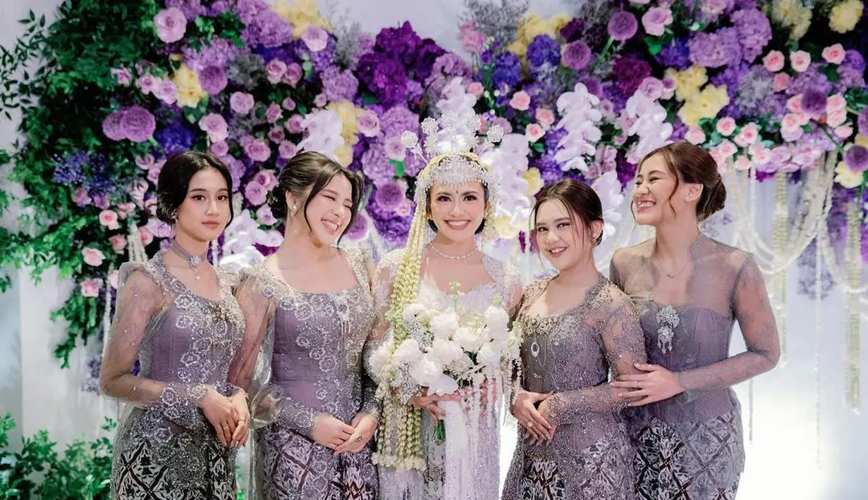 Di momen pernikahan Mahalini Raharja dan Rizky Febian, Aaliyah Massaid menjadi salah satu bridesmaidnya. [Foto: Instagram/aaliyah.massaid]