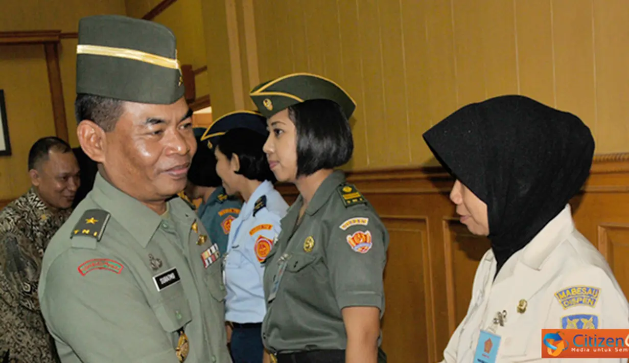 Citizen6, Jakarta: Penataran yang di selenggarakan oleh Pusat Penerangan (Puspen) TNI ini diikuti oleh 20 peserta, baik dari TNI dan PNS TNI, dan berlangsung selama 1 bulan penuh. (Pengirim: Badarudin Bakri). 
