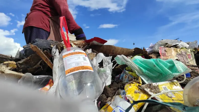 Limbah Medis di Tempat Pembuangan Akhir (TPA) Sampah Regional Gorontalo. Foto: Sarjan (Arfandi Ibrahim/Liputan6.com)