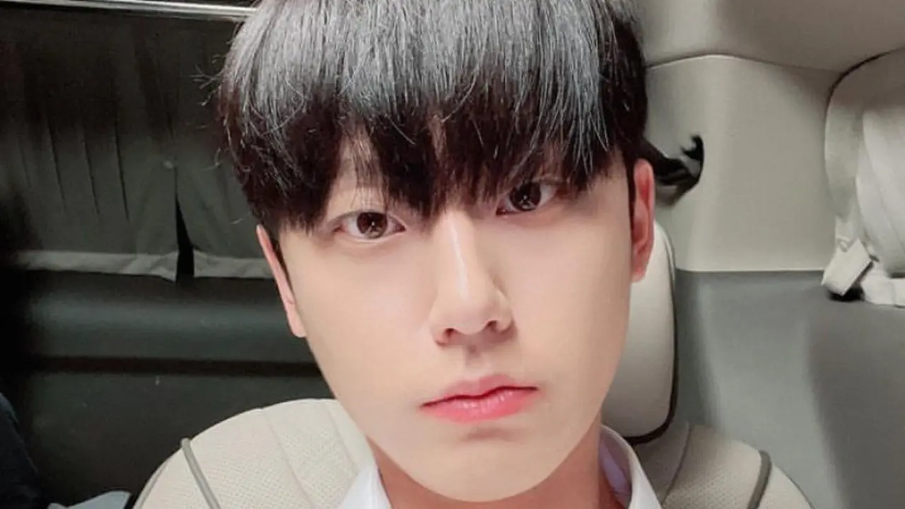 Ide Outfit Boyfriend Material dari Lee Do Hyun