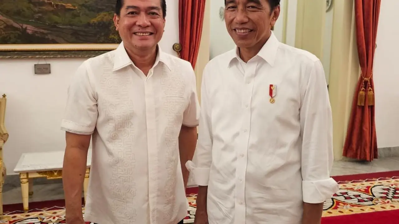 Presiden Jokowi bersama Ketua Umum Solidaritas Merah Putih (Solmet), Silfester Matutina (Istimewa)