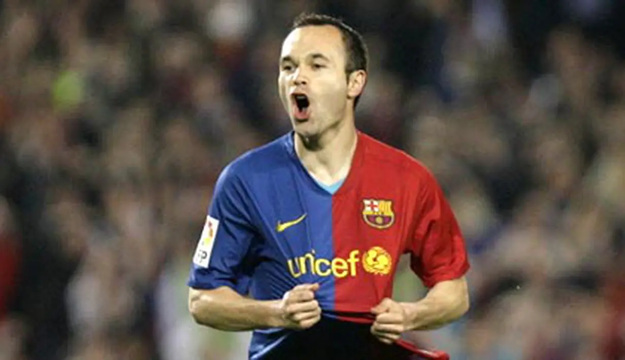 Barcelona&#039;s Andres Iniesta celebrates after scoring against Sevilla during a Liga football match at the New Camp Stadium in Barcelona , on April 22, 2009. AFP PHOTO/JOSEP LAGO