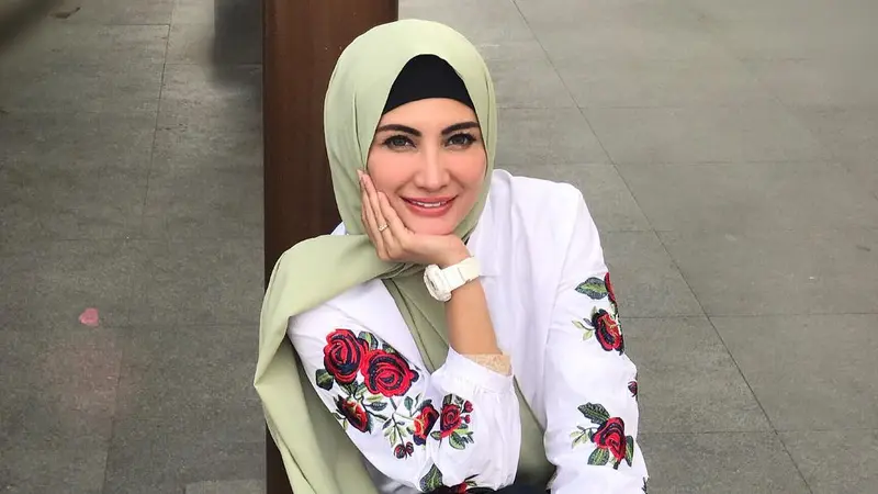 [Bintang] FOTO: Mendapat Hidayah, 8 Artis Indonesia Ini Jadi Mualaf