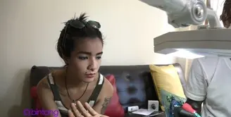 Sheila Marcia punya banyak tato di tubuhnya. Apa sih alasan dirinya sangat mencintai tato? 